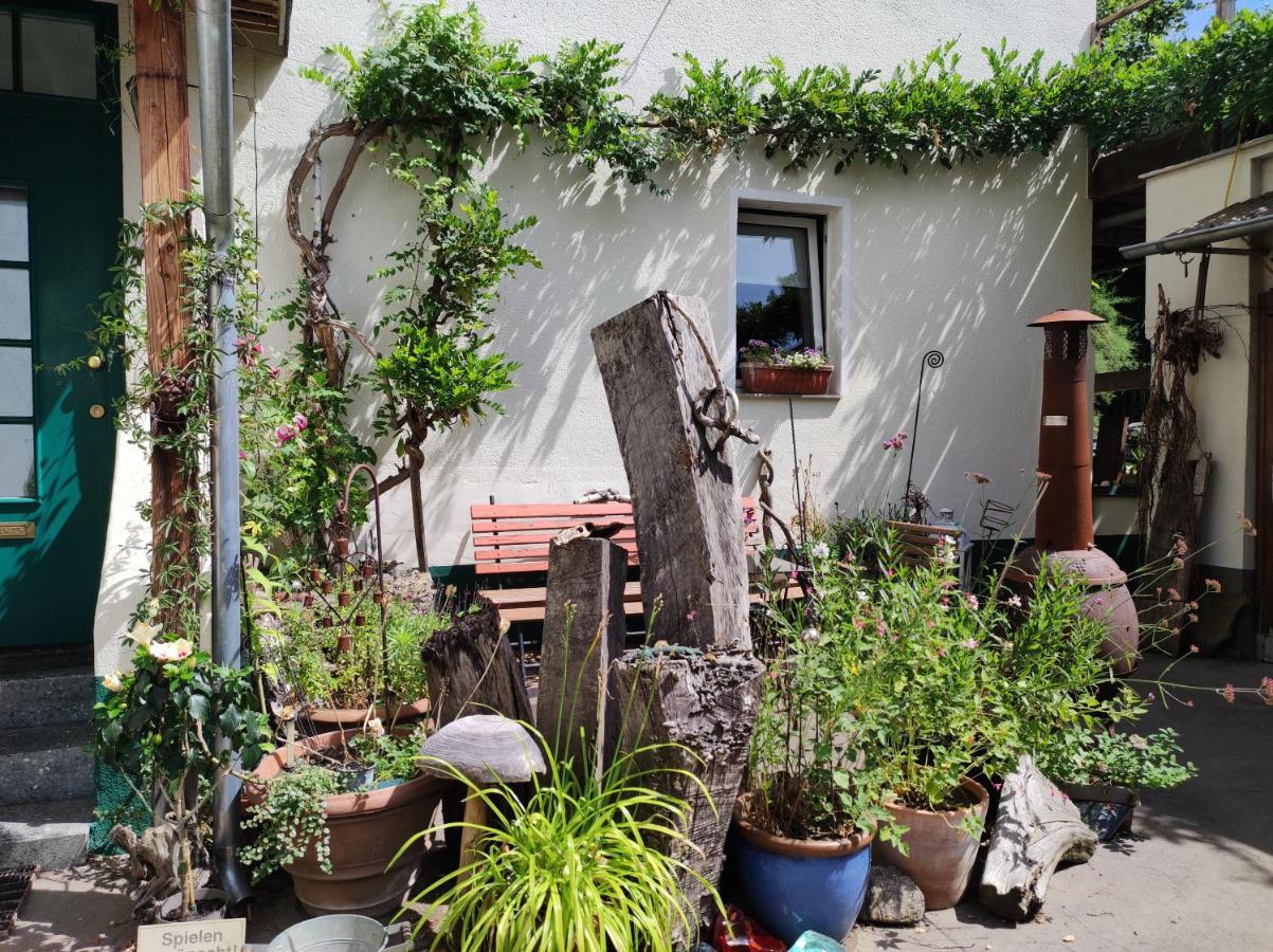Gartenzimmer Mit Strassenbahn Zu Dom Und Messe Köln Exterior foto