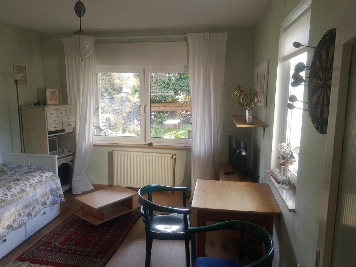 Gartenzimmer Mit Strassenbahn Zu Dom Und Messe Köln Exterior foto